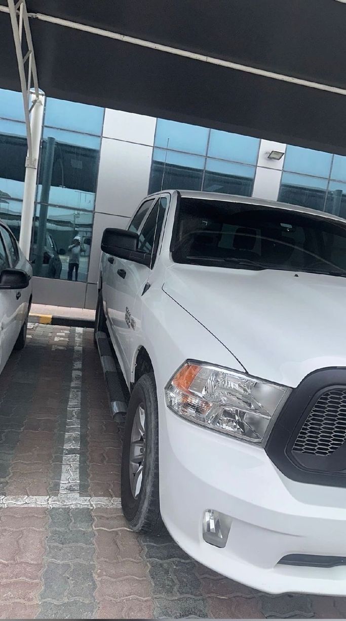 مستعملة Dodge RAM IV (DS/DJ), 5.7 l, 2017 في في عجمان، اللون أبيض. المواصفات الأمريكية | AUTO.AE | إعلان #256190