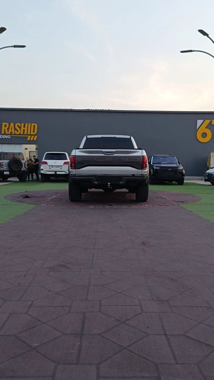 Подержанный Ford F-150 XIII Рестайлинг, 3.5 л, 2018 в Аджмане от Abu Rashid Cars  Серебристый цвет. GCC | AUTO.AE