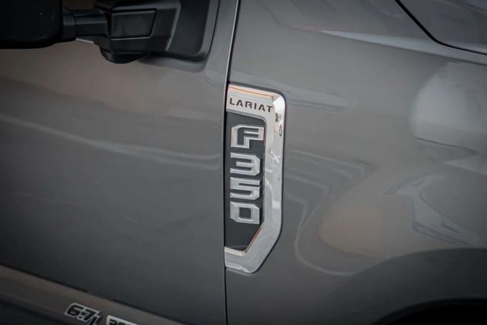 Подержанный Ford F-350 Super Duty IV, 6.7 л, 2021 в Аджмане от AMG Cars Серый цвет. Американская | AUTO.AE