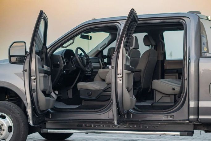 Подержанный Ford F-350 Super Duty IV, 6.7 л, 2021 в Аджмане от AMG Cars Серый цвет. Американская | AUTO.AE