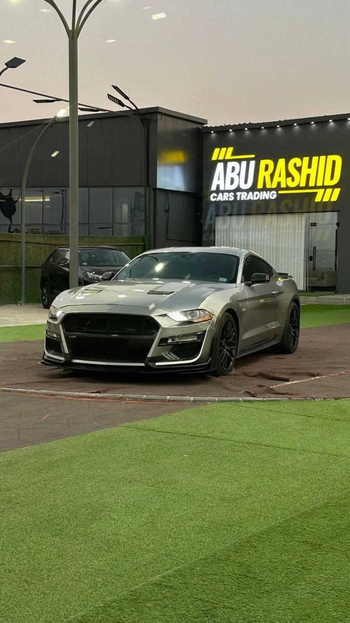 Подержанный Ford Mustang VI Рестайлинг, 5.0 л, 2020 в Аджмане от Abu Rashid Cars  Серый цвет. Американская | AUTO.AE