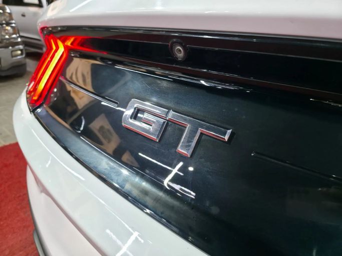 Подержанный Ford Mustang VI, 5.0 л, 2016 в Аджмане от Abu Rashid Cars  Белый цвет. Американская | AUTO.AE