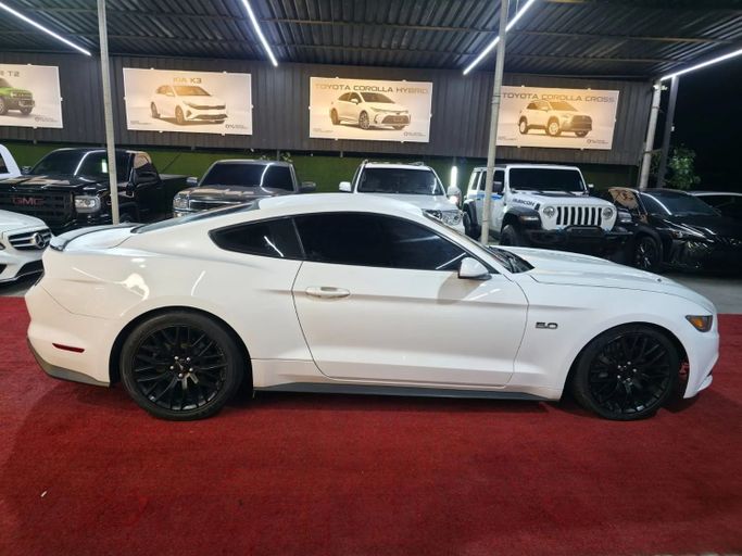 Подержанный Ford Mustang VI, 5.0 л, 2016 в Аджмане от Abu Rashid Cars  Белый цвет. Американская | AUTO.AE