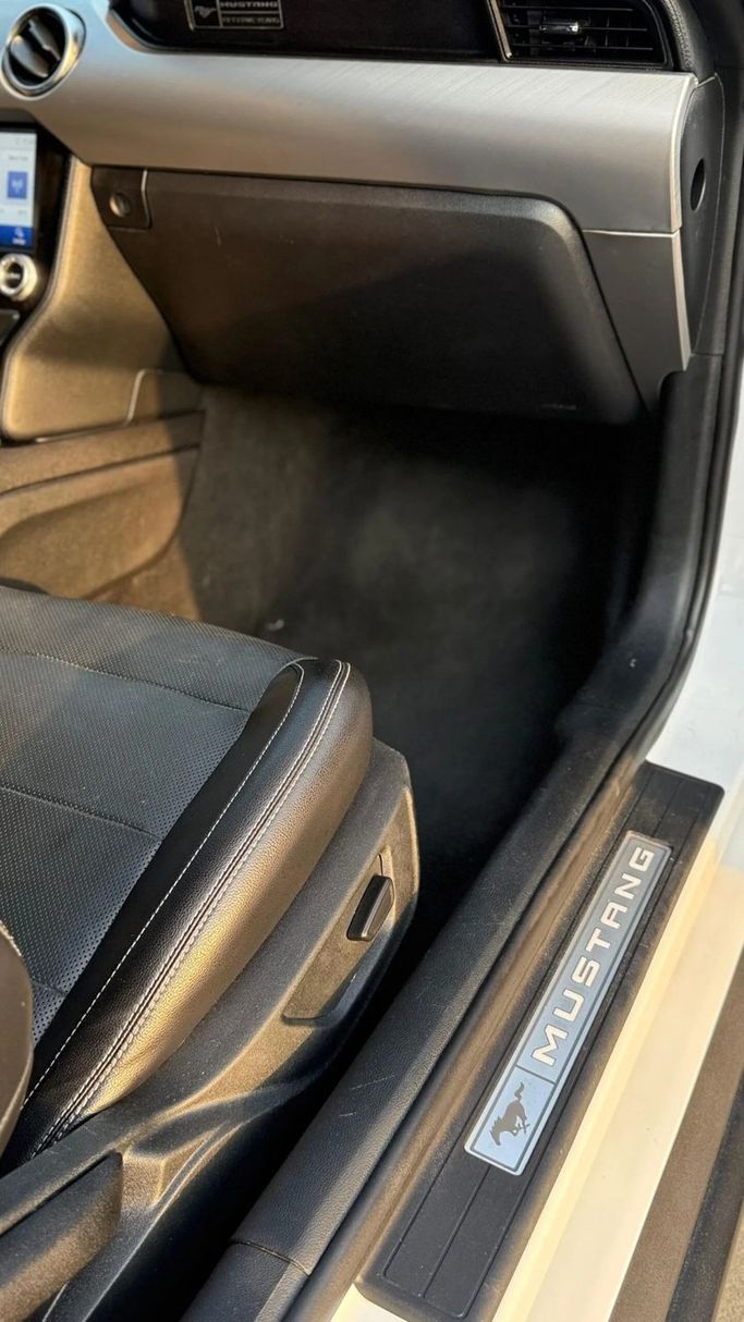 Подержанный Ford Mustang VI Рестайлинг, 2.3 л, 2020 в Аджмане от Abu Rashid Cars  Белый цвет. Американская | AUTO.AE