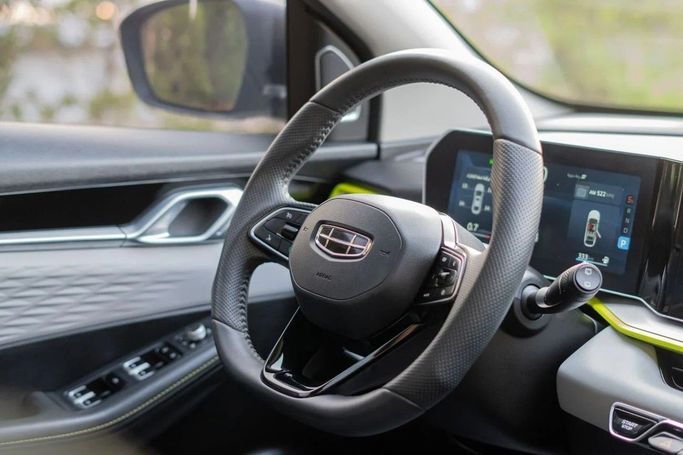 Подержанный Geely Coolray I Рестайлинг, 1.5 л, 2024 в Аджмане от AMG Cars Серый цвет. GCC | AUTO.AE