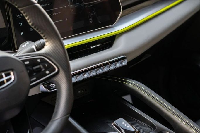 Подержанный Geely Coolray I Рестайлинг, 1.5 л, 2024 в Аджмане от AMG Cars Серый цвет. GCC | AUTO.AE