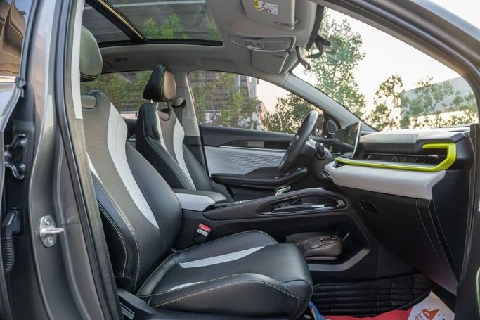 Подержанный Geely Coolray I Рестайлинг, 1.5 л, 2024 в Аджмане от AMG Cars Серый цвет. GCC | AUTO.AE