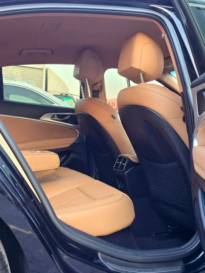 Подержанный Genesis G70 I Рестайлинг, 3.3 л, 2022 в Аджмане от Al Hilal Motors Черный цвет. Американская | AUTO.AE