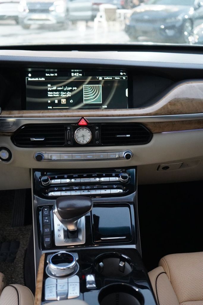 Подержанный Genesis G90 I Рестайлинг, 3.8 л, 2019 в Аджмане от Syria Motors Черный цвет.  | AUTO.AE