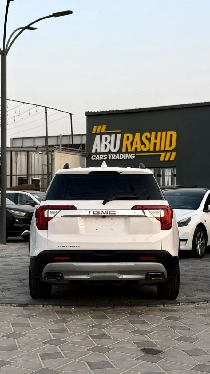 Подержанный GMC Acadia II Рестайлинг, 3.6 л, 2020 в Аджмане от Abu Rashid Cars  Белый цвет. GCC | AUTO.AE