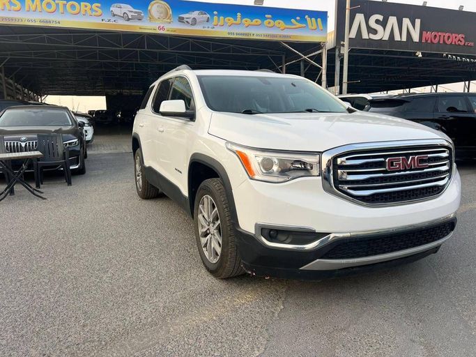 مستعملة GMC Acadia ثانياً, 3.6 l, 2018 في في عجمان من BROTHERS MOTORS، اللون أبيض. مواصفات الخليج | AUTO.AE