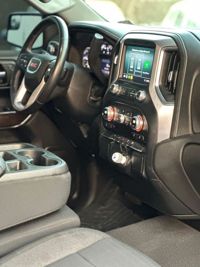 Подержанный GMC Sierra IV, 2.7 л, 2022 в Аджмане от Abu Rashid Cars  Красный цвет. Американская | AUTO.AE