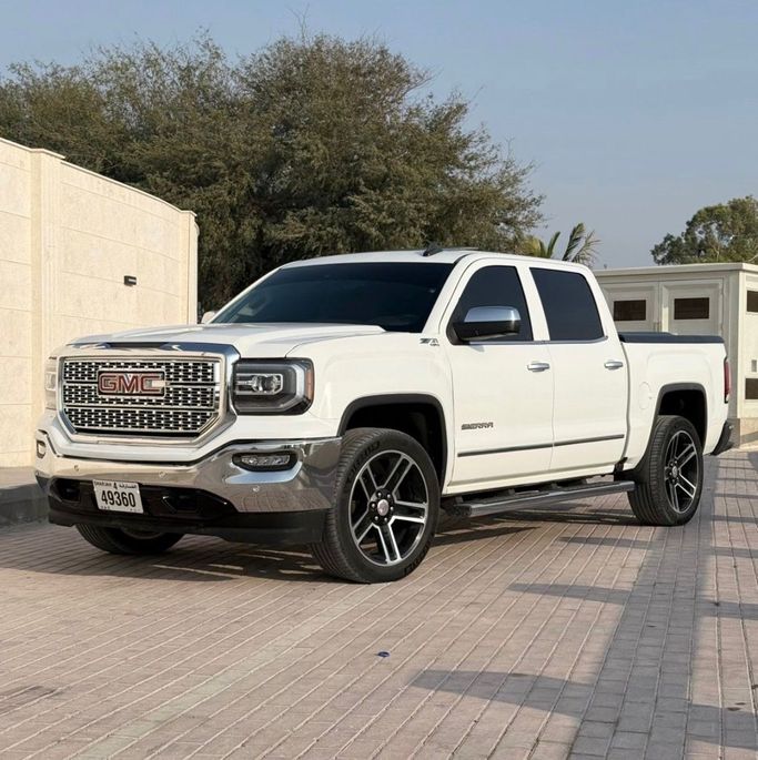 Подержанный GMC Sierra III (K2XX) Рестайлинг, 5.3 л, 2018 в Аджмане Белый цвет. Американская | AUTO.AE