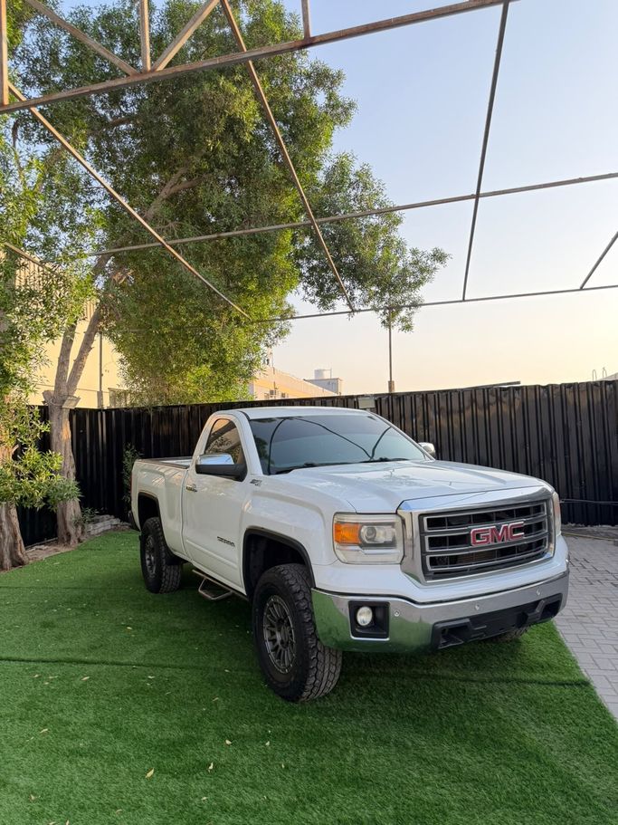 مستعملة ⁦GMC Sierra III (K2XX)، 5.3 l، 2015⁩ في في الإمارات, عجمان من DEAL CARS، اللون أبيض. مواصفات الخليج | AUTO.AE | إعلان #288111