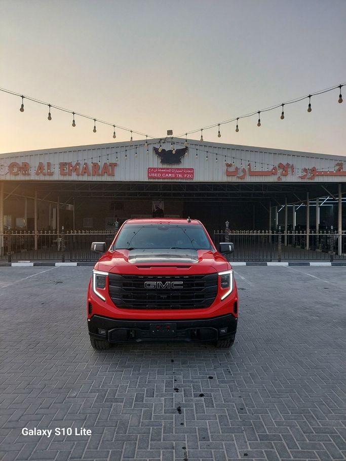 مستعملة ⁦GMC Sierra فيس ليفت IV، 5.3 l، 2024⁩ في في الإمارات, عجمان من SQOOR AL EMARAT، اللون أحمر. المواصفات الأمريكية | AUTO.AE | إعلان #288145