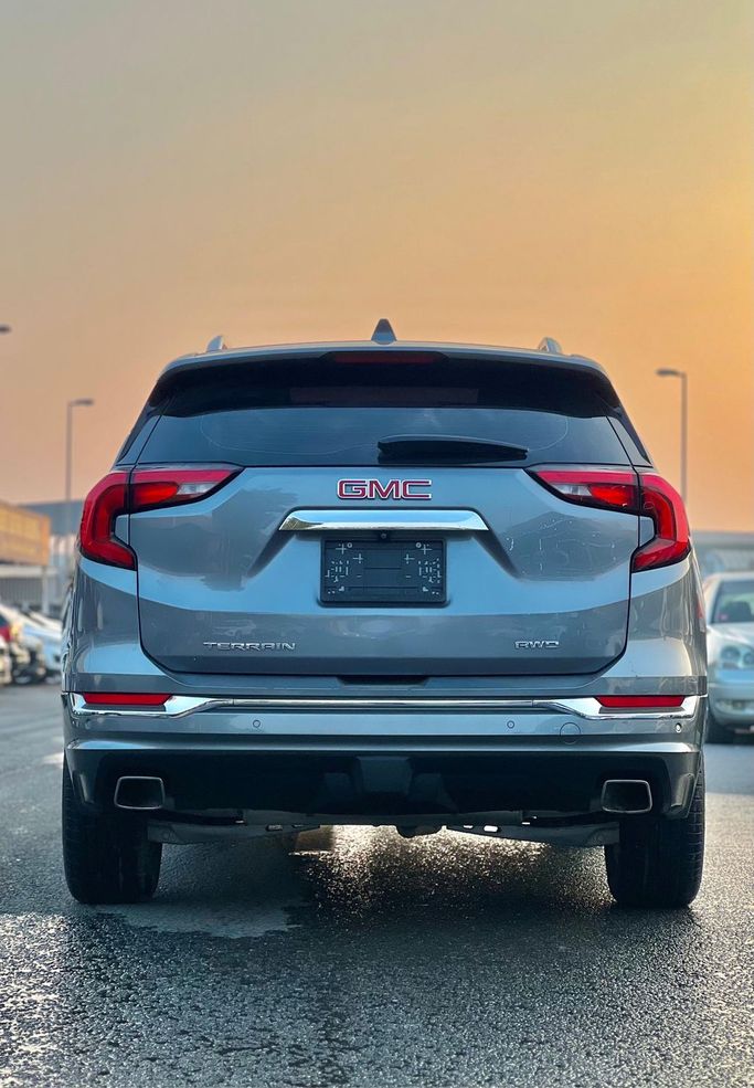 Used GMC Terrain II, 2.0 l, 2020 in Ajman, Grey color.  | AUTO.AE