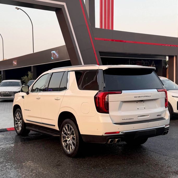 Подержанный GMC Yukon XL V Рестайлинг, 6.2 л, 2025 в Аджмане от Syria Motors Белый цвет. Американская | AUTO.AE