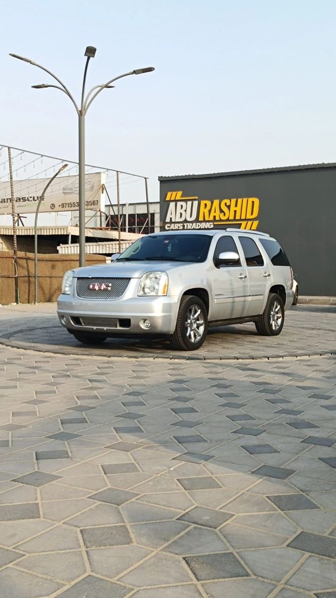 Подержанный GMC Yukon III (GMT900), 6.2 л, 2014 в Аджмане от Abu Rashid Cars  Серебристый цвет. GCC | AUTO.AE