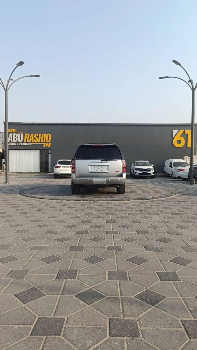 Подержанный GMC Yukon III (GMT900), 6.2 л, 2014 в Аджмане от Abu Rashid Cars  Серебристый цвет. GCC | AUTO.AE