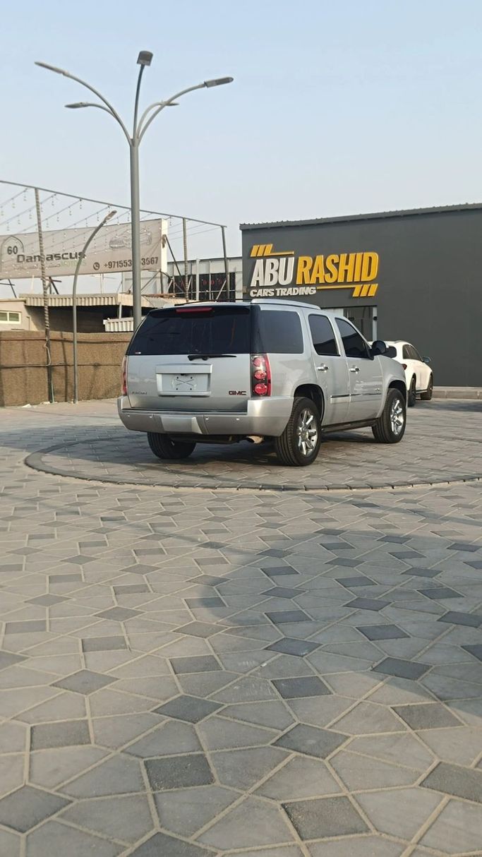 Подержанный GMC Yukon III (GMT900), 6.2 л, 2014 в Аджмане от Abu Rashid Cars  Серебристый цвет. GCC | AUTO.AE