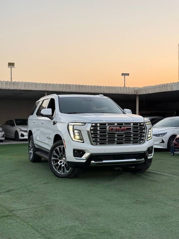 Подержанный GMC Yukon V Рестайлинг, 6.2 л, 2025 в Аджмане от Syria Motors Белый цвет.  | AUTO.AE