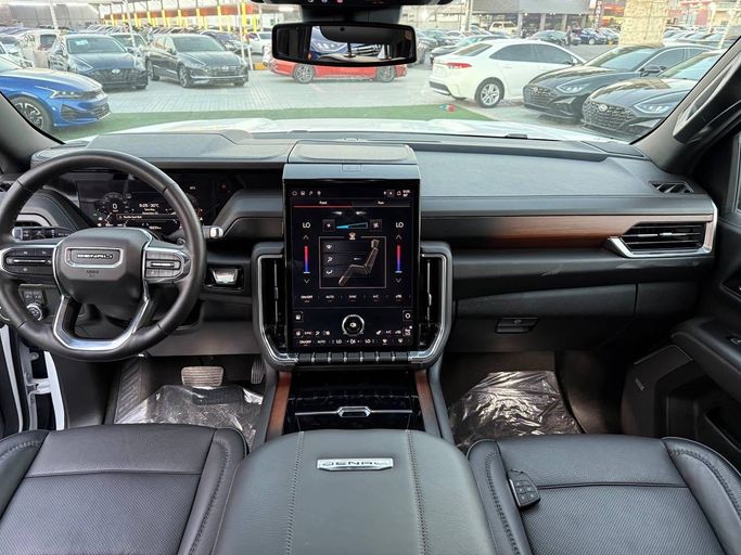 Подержанный GMC Yukon V Рестайлинг, 6.2 л, 2025 в Аджмане от Syria Motors Белый цвет.  | AUTO.AE