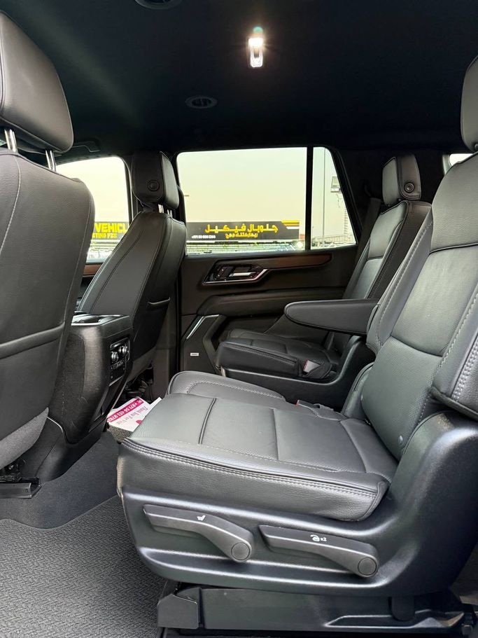 Подержанный GMC Yukon V Рестайлинг, 6.2 л, 2025 в Аджмане от Syria Motors Белый цвет.  | AUTO.AE