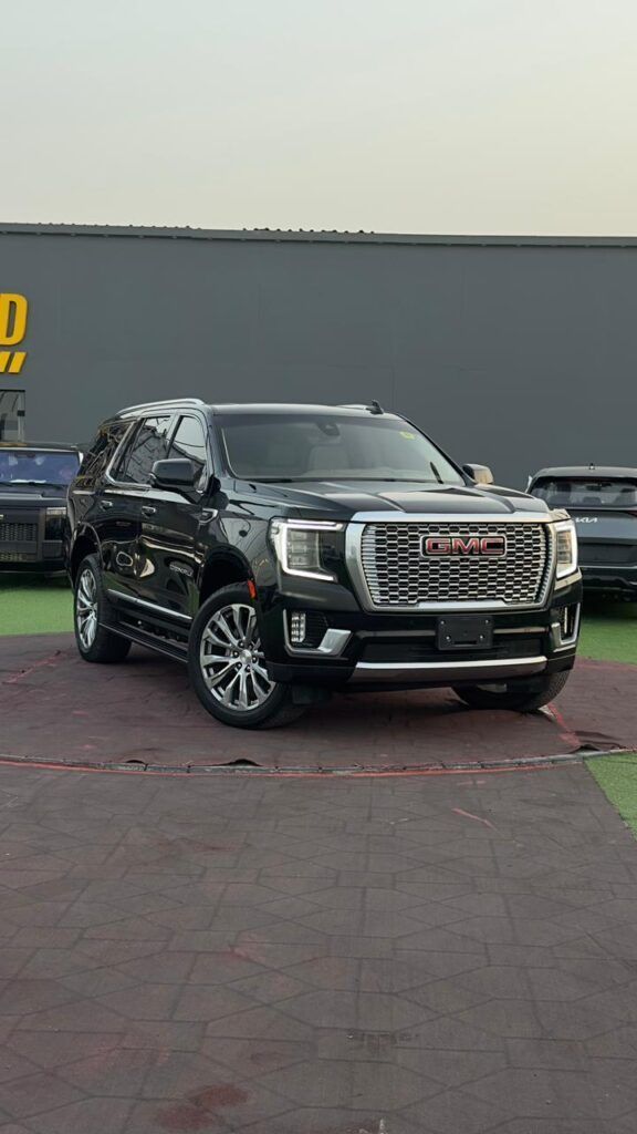 Подержанный GMC Yukon V, 6.2 л, 2021 в Аджмане от DEAL CARS Черный цвет. GCC | AUTO.AE