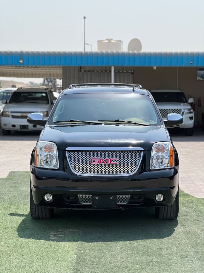 مستعملة ⁦GMC Yukon III (GMT900)، 6.2 l، 2014⁩ في في الإمارات, عجمان من RAOUS AL JEBAAL، اللون أسود. المواصفات الأمريكية | AUTO.AE | إعلان #287248
