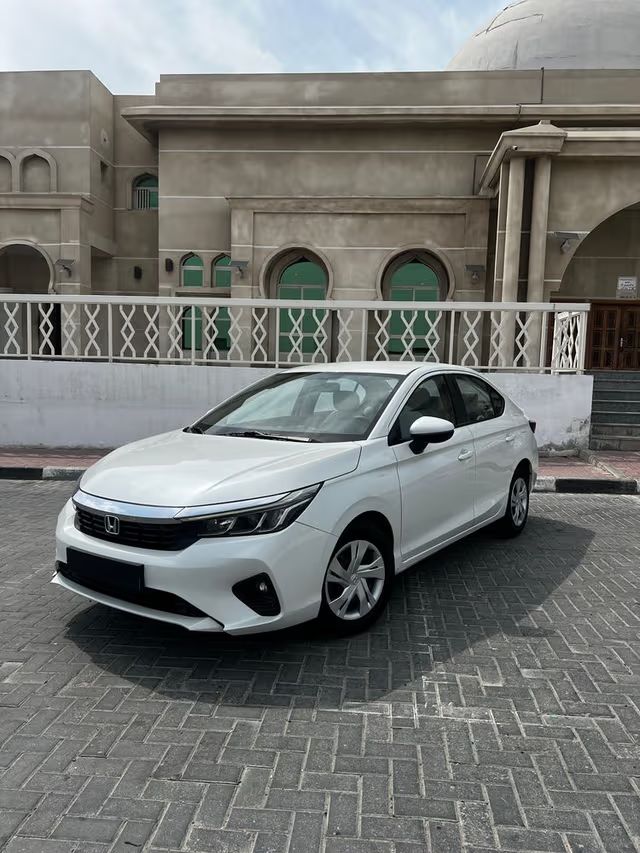 Подержанный Honda City VII, 1.5 л, 2024 в Аджмане от AL SAFEER MOTORS Белый цвет. GCC | AUTO.AE