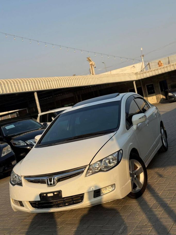 مستعملة Honda Civic فيس ليفت الثامن, 1.8 l, 2008 في في عجمان من KARIM CARS، اللون أبيض. المواصفات اليابانية | AUTO.AE