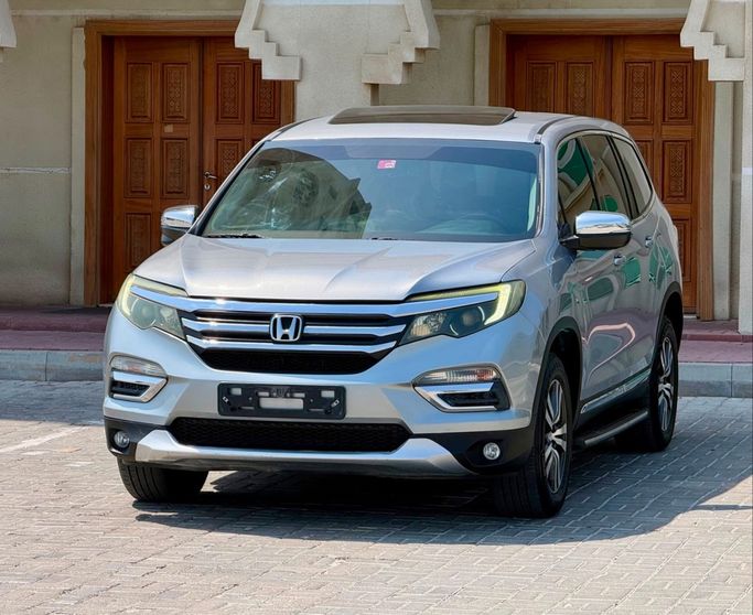 Used ⁦Honda Pilot III, 3.5 l, 2017⁩ in UAE, Ajman by SAEED MOTORS, Silver color. GCC Specs | AUTO.AE | Listing #288737