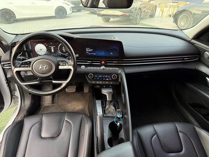 Подержанный Hyundai Avante VII, 1.6 л, 2021 в Аджмане от Syria Motors Белый цвет. Корейская | AUTO.AE