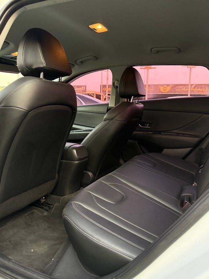 Подержанный Hyundai Avante VII, 1.6 л, 2021 в Аджмане от Syria Motors Белый цвет. Корейская | AUTO.AE