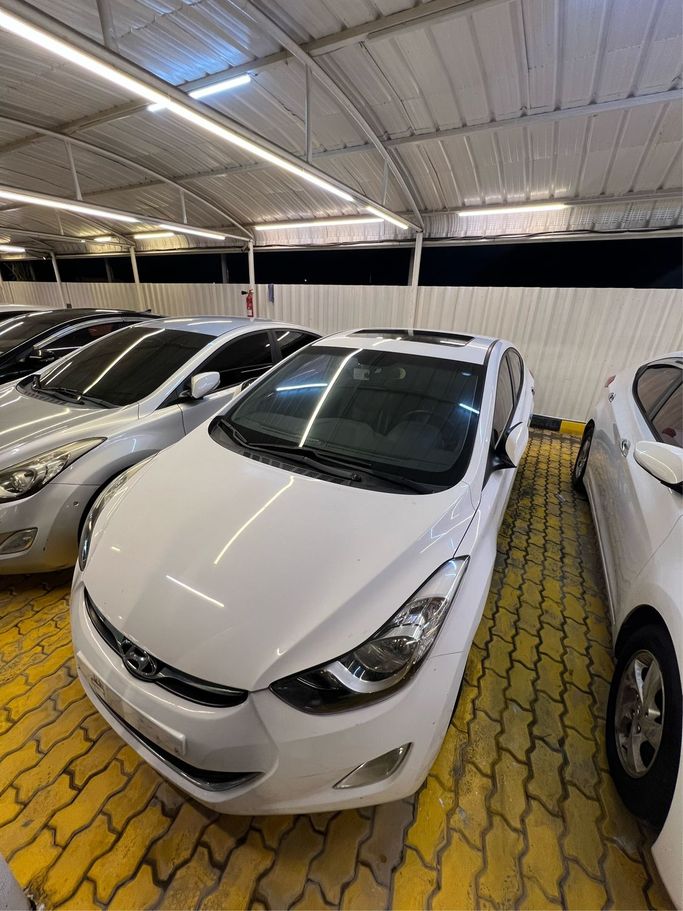 Подержанный Hyundai Avante V, 1.6 л, 2012 в Аджмане Белый цвет. Корейская | AUTO.AE