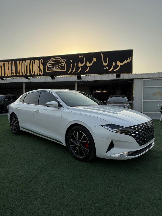 Подержанный Hyundai Azera III Рестайлинг, 3.5 л, 2020 в Аджмане от Syria Motors Белый цвет. Корейская | AUTO.AE