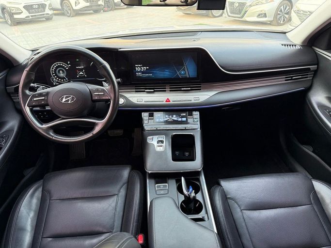 Подержанный Hyundai Azera III Рестайлинг, 3.5 л, 2020 в Аджмане от Syria Motors Белый цвет. Корейская | AUTO.AE