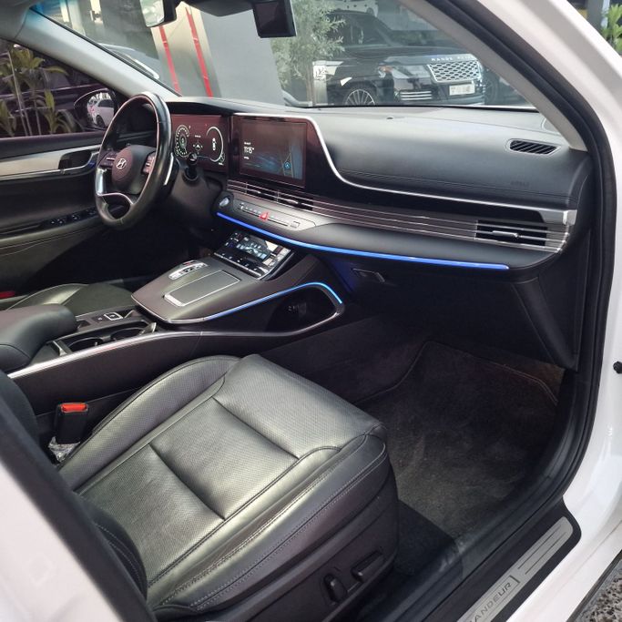 Подержанный Hyundai Azera III Рестайлинг, 2.5 л, 2021 в Аджмане от Syria Motors Серый цвет. Корейская | AUTO.AE