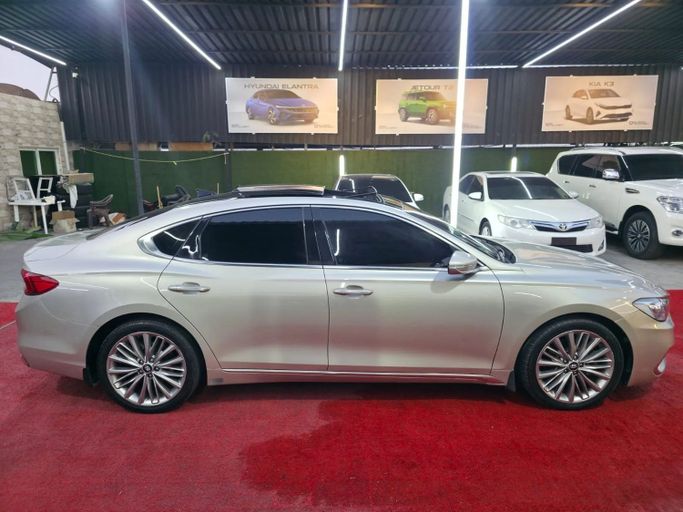 Подержанный Hyundai Azera III, 3.5 л, 2018 в Аджмане от Abu Rashid Cars  Золотистый цвет. GCC | AUTO.AE