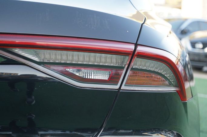 Подержанный Hyundai Azera III Рестайлинг, 3.5 л, 2020 в Аджмане от Syria Motors Черный цвет.  | AUTO.AE