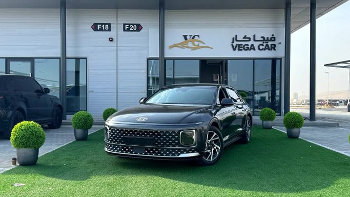 مستعملة Hyundai Azera ثالثاً فيس ليفت, 2.5 l, 2023 في في عجمان من VEGA CAR، اللون أسود. المواصفات الكورية | AUTO.AE
