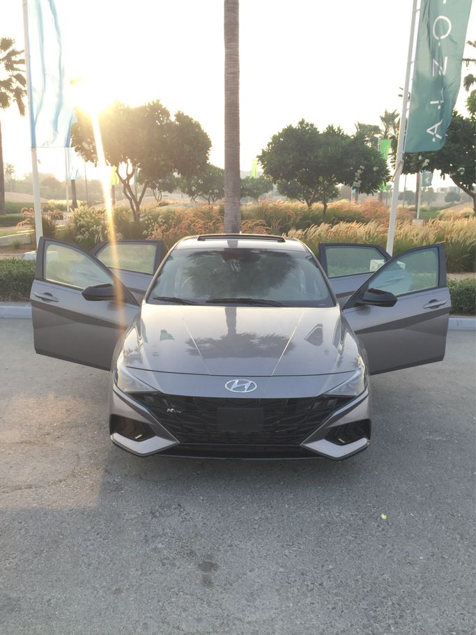 مستعملة Hyundai Elantra VII (CN7), 1.6 l, 2021 في في عجمان، اللون رمادي. المواصفات الأمريكية | AUTO.AE