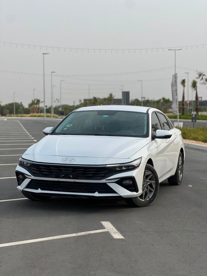 مستعملة Hyundai Elantra عملية فيس ليفت VII (CN7), 1.6 l, 2025 في في الإمارات, عجمان من EBARIZ AUTO، اللون أبيض. مواصفات الخليج | AUTO.AE | إعلان #274365