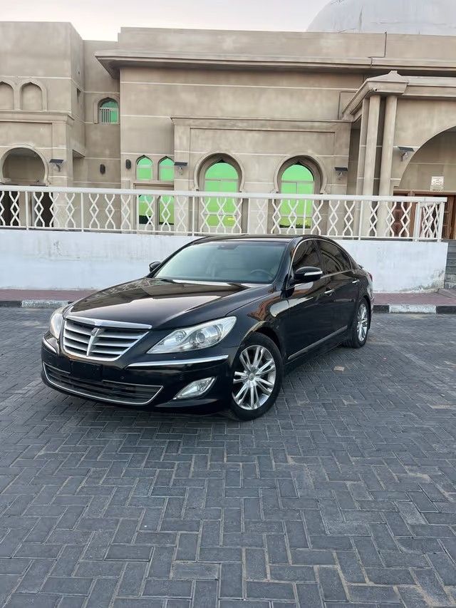 Подержанный Hyundai Genesis II, 3.8 л, 2013 в Аджмане от AL SAFEER MOTORS Черный цвет. GCC | AUTO.AE