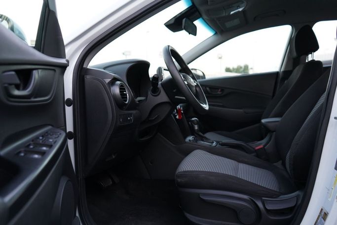 Подержанный Hyundai Kona I, 2.0 л, 2020 в Аджмане от Syria Motors Белый цвет. Американская | AUTO.AE