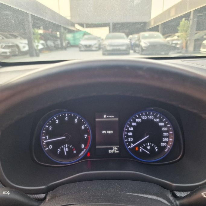 Подержанный Hyundai Kona I Рестайлинг, 1.6 л, 2022 в Аджмане от Syria Motors Белый цвет. Корейская | AUTO.AE