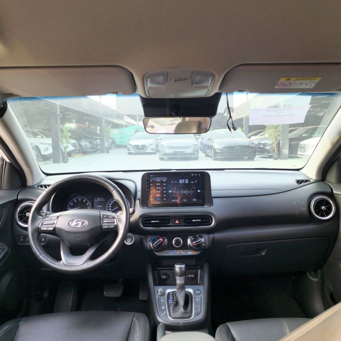 Подержанный Hyundai Kona I Рестайлинг, 1.6 л, 2022 в Аджмане от Syria Motors Белый цвет. Корейская | AUTO.AE