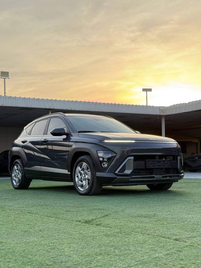 Подержанный Hyundai Kona II (SX2), 1.6 л, 2023 в Аджмане от Syria Motors Серый цвет. Корейская | AUTO.AE