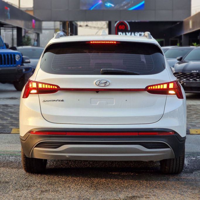 Подержанный Hyundai Santa Fe IV Рестайлинг, 2.2 л, 2023 в Аджмане от Syria Motors Белый цвет. Корейская | AUTO.AE