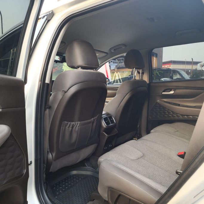 Подержанный Hyundai Santa Fe IV, 2.4 л, 2020 в Аджмане от Syria Motors Серебристый цвет. Американская | AUTO.AE